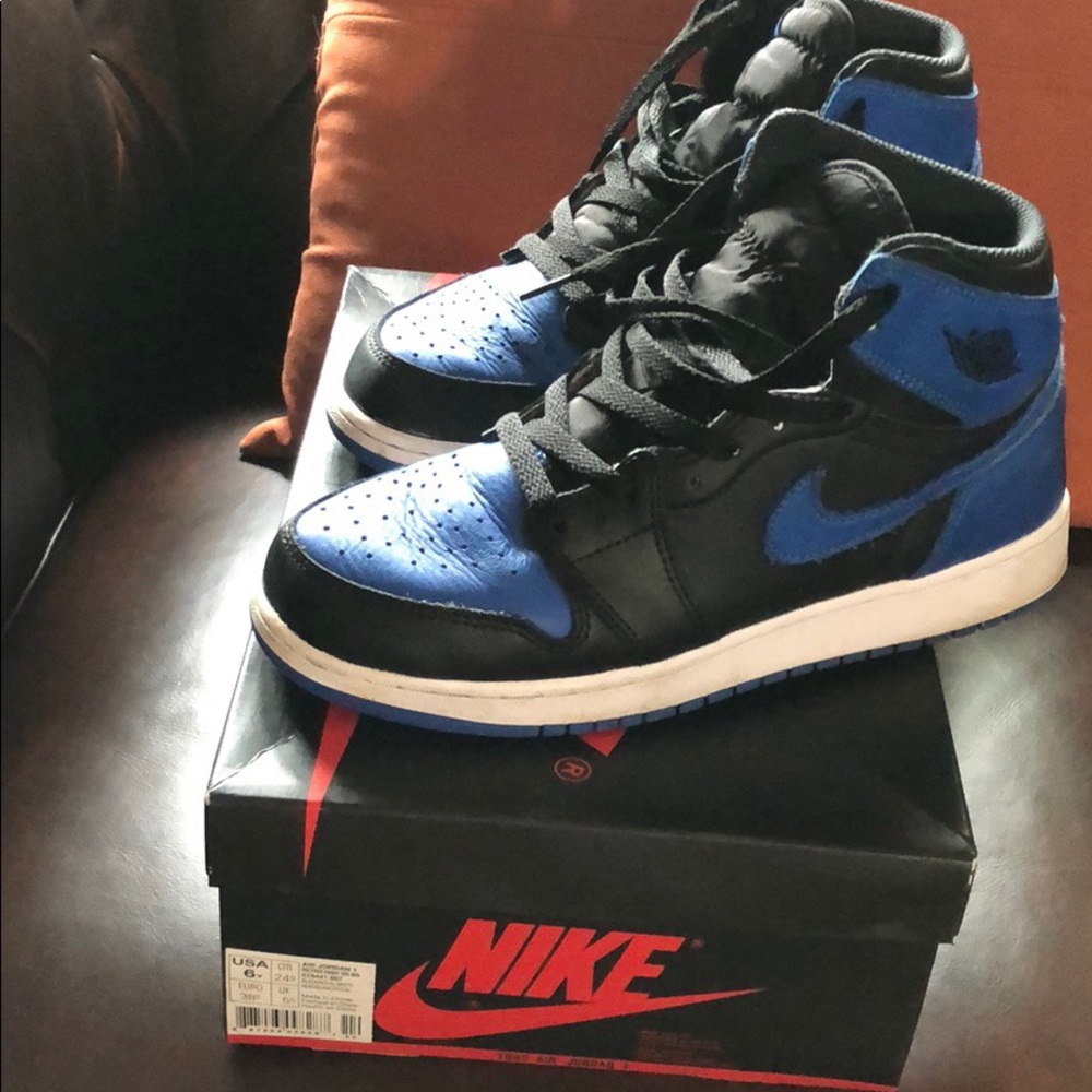 Sneakers